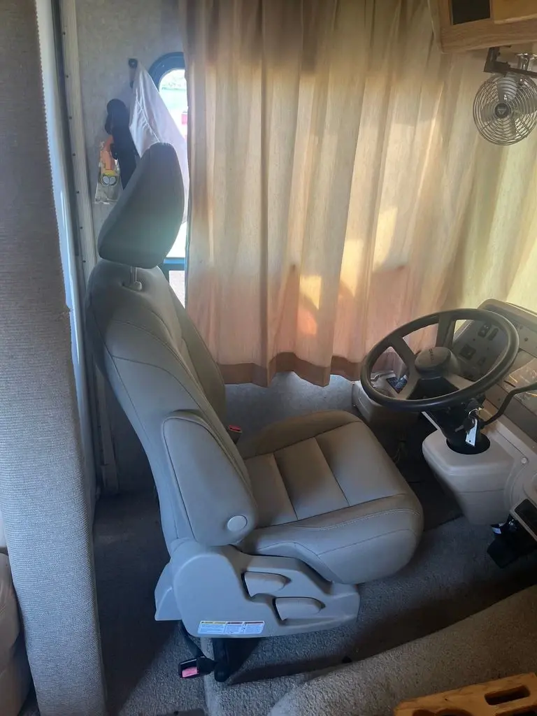 1998 National RV Dolphin Class A Motorhome