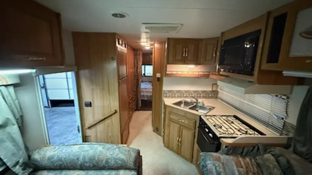1999 Coachmen Leprechaun Class C Motorhome