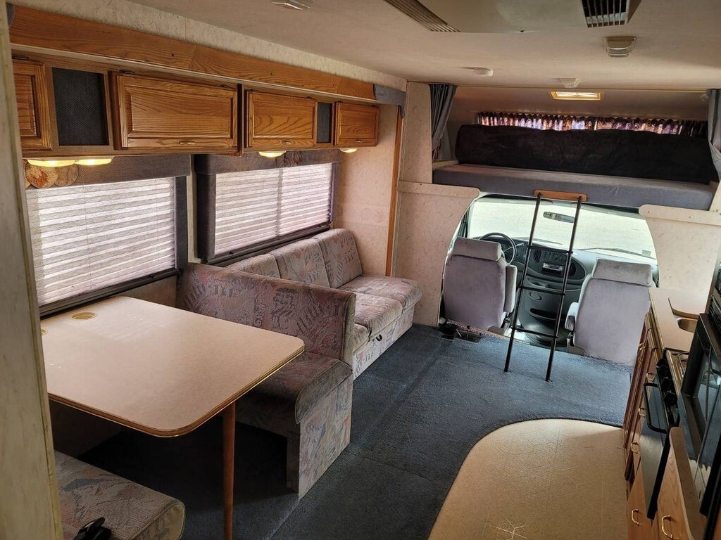 1999 Winnebago Minnie Winnie Motorized Class B