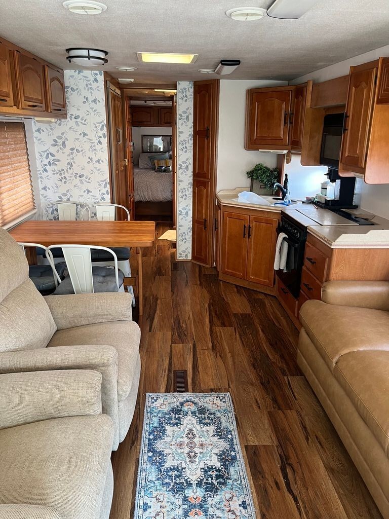 2000 Damon Escaper Class A Motorhome