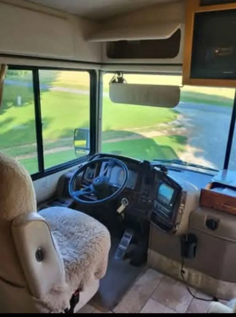 2000 Fleetwood Discovery Class A Motorhome