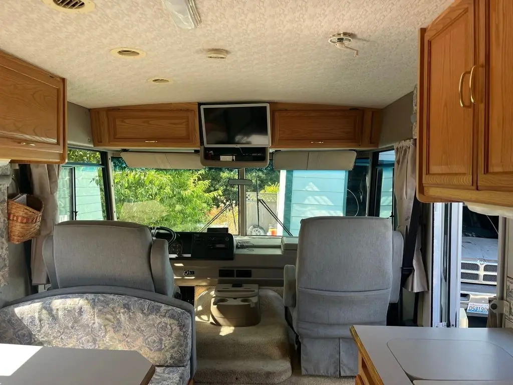 2001 Winnebago Brave Class A Motorhome