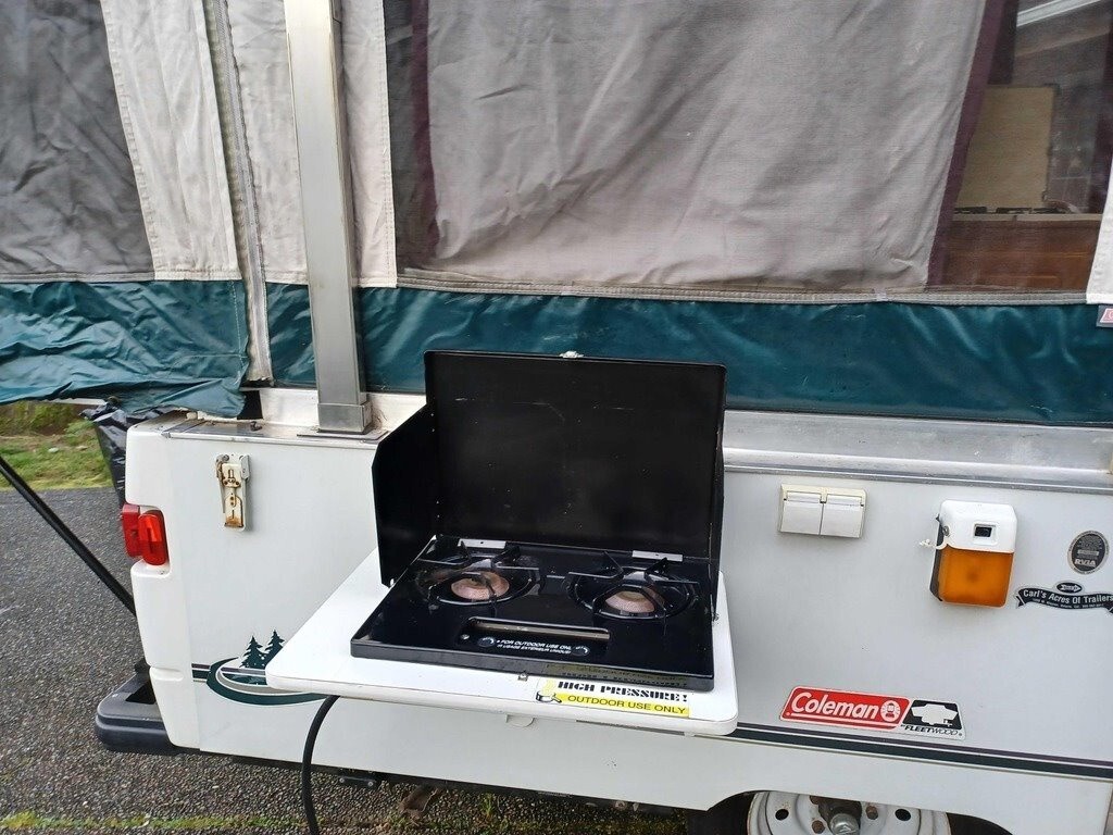 2002 Coleman Seapine Pop-Up