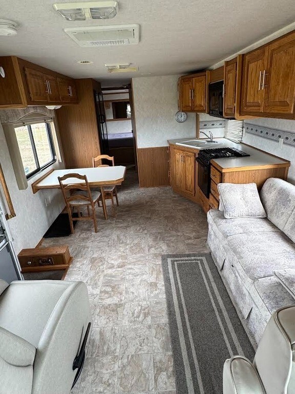 2002 Tiffin Motorhomes Allegro Bay Motorized Class A