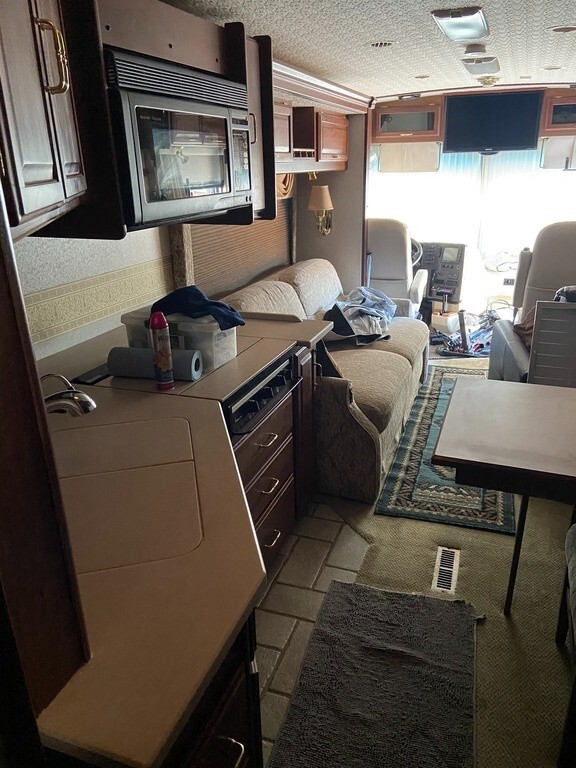 2002 Winnebago Journey DL Motorized Class A