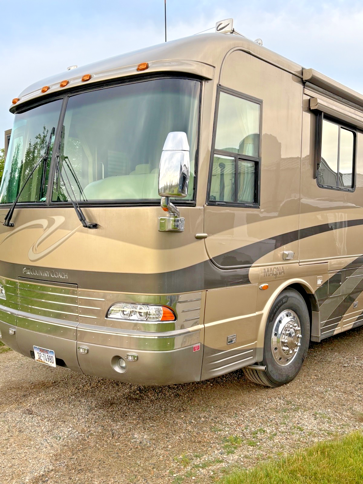 2004 Country Coach Magna “Chalet”