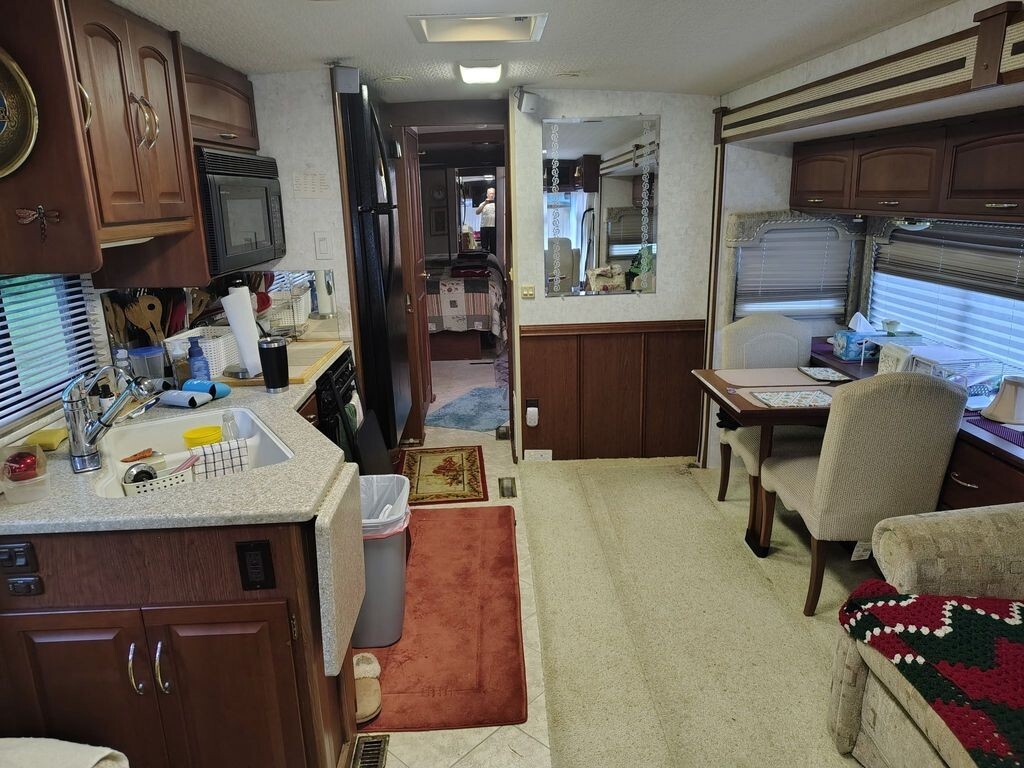 2004 Itasca Suncruiser Class A Motorhome