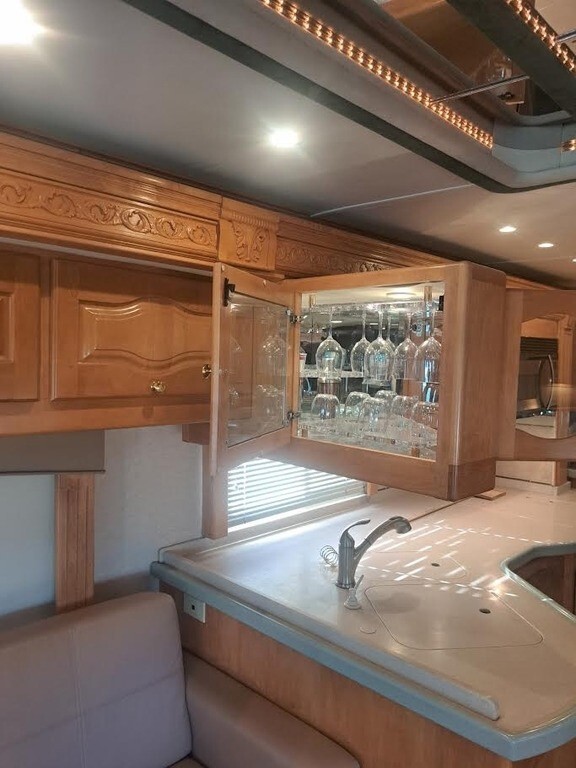 2004 Monaco Signature Motorized Class A