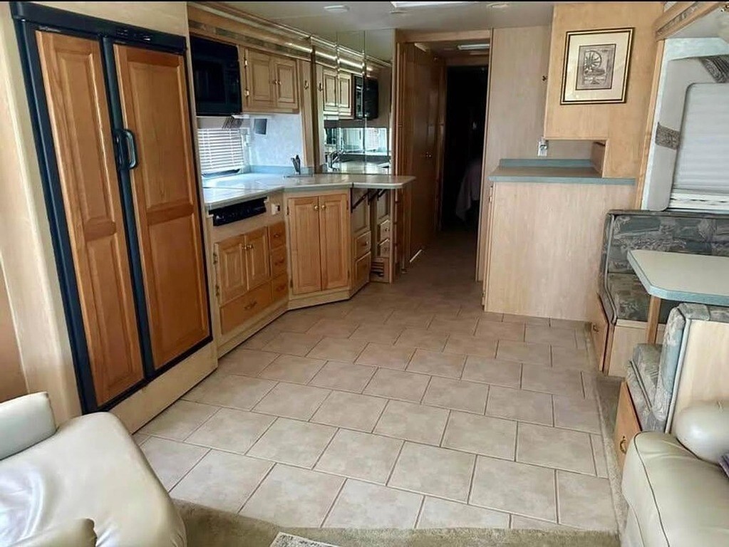 2004 Tiffin Motorhomes Phaeton Motorized Class A