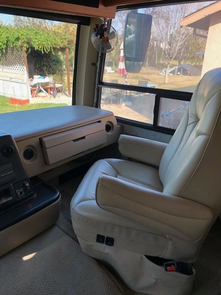 2006 National RV Dolphin Class A Motorhome