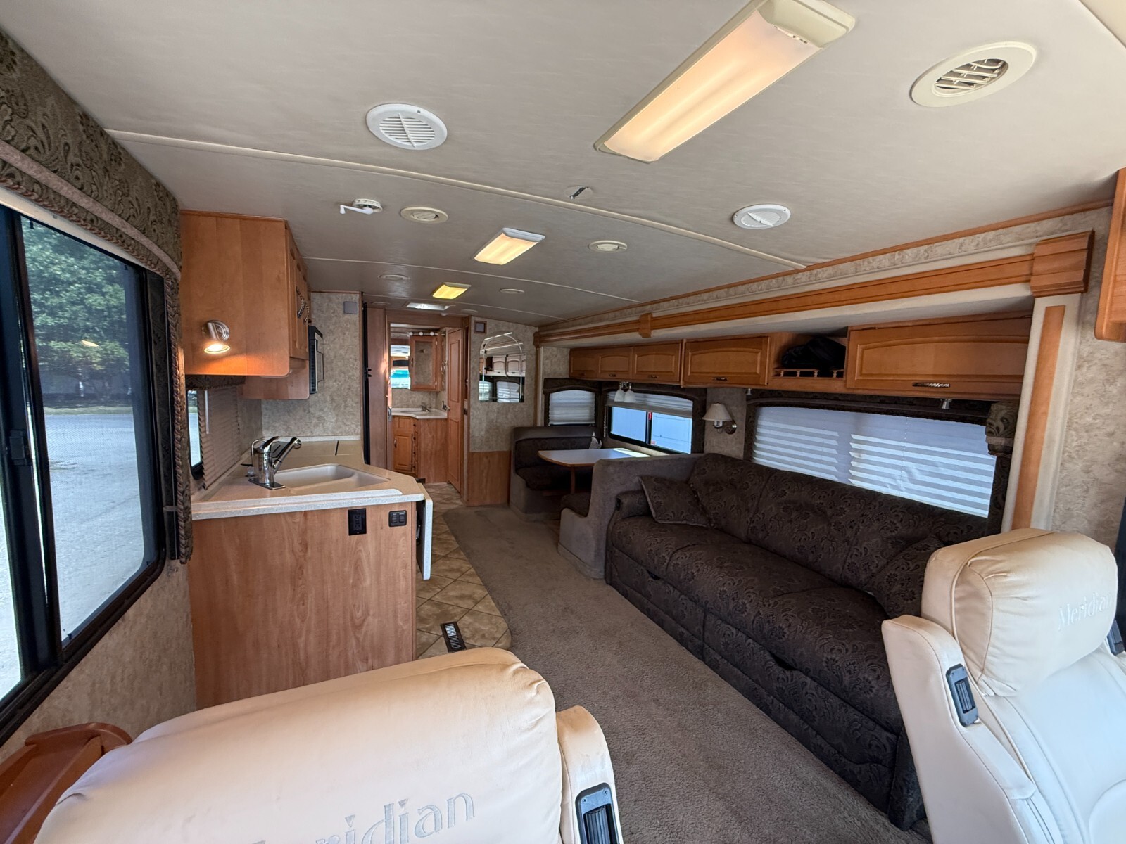 2006 Winnebago Meridian IKP-36SG