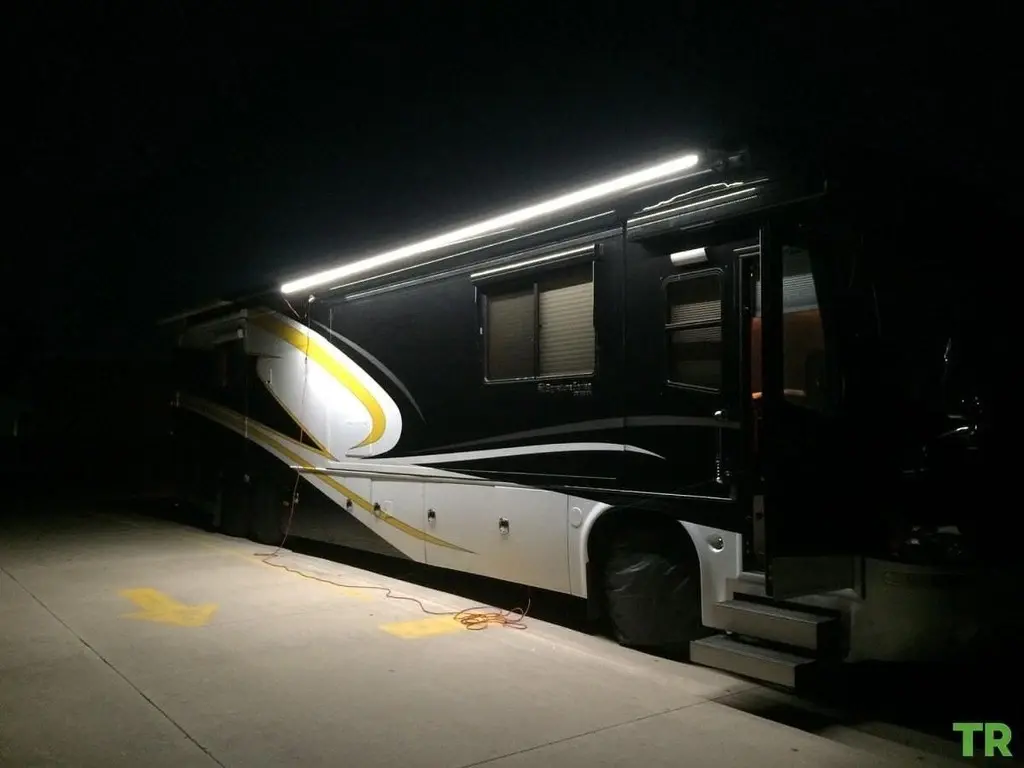 2007 Monaco Signature Motorized Class A