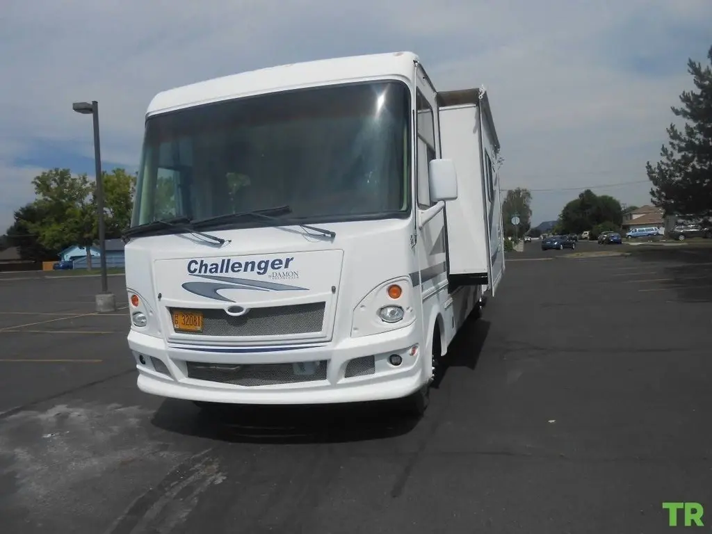 2008 Damon Motor Coach Challenger Motorized Class A
