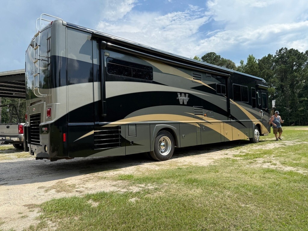 2009 Winnebago Journey Motorized Class A
