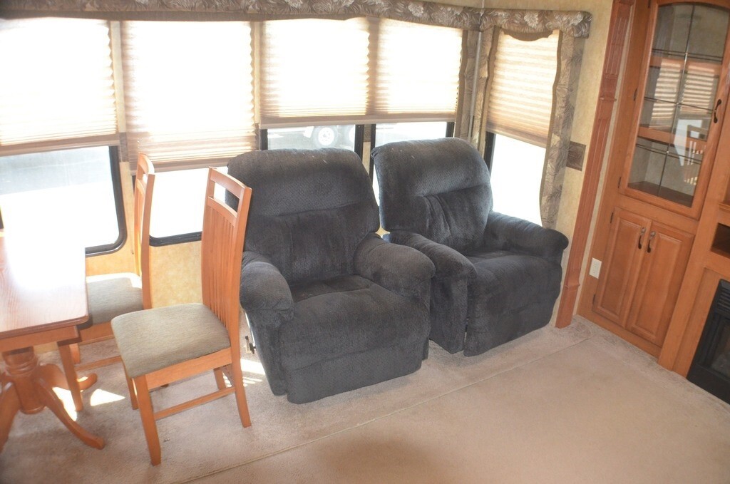 2010 Forest River Sandpiper Fifth Wheel