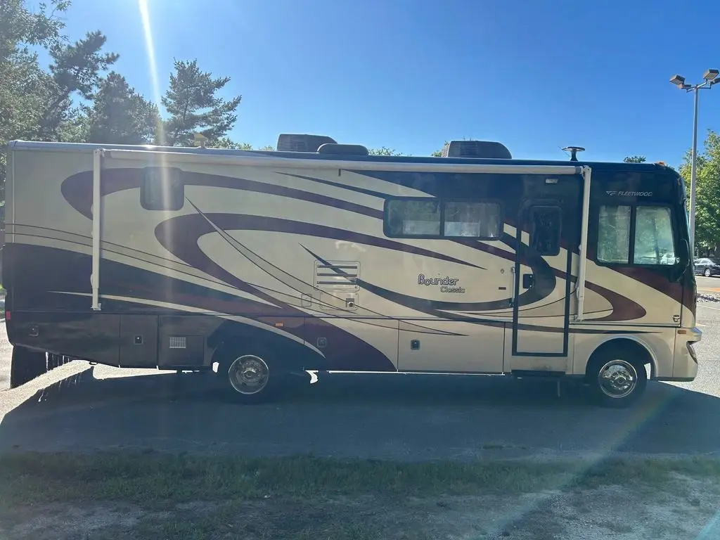 2011 Fleetwood Bounder Classic Class A Motorhome