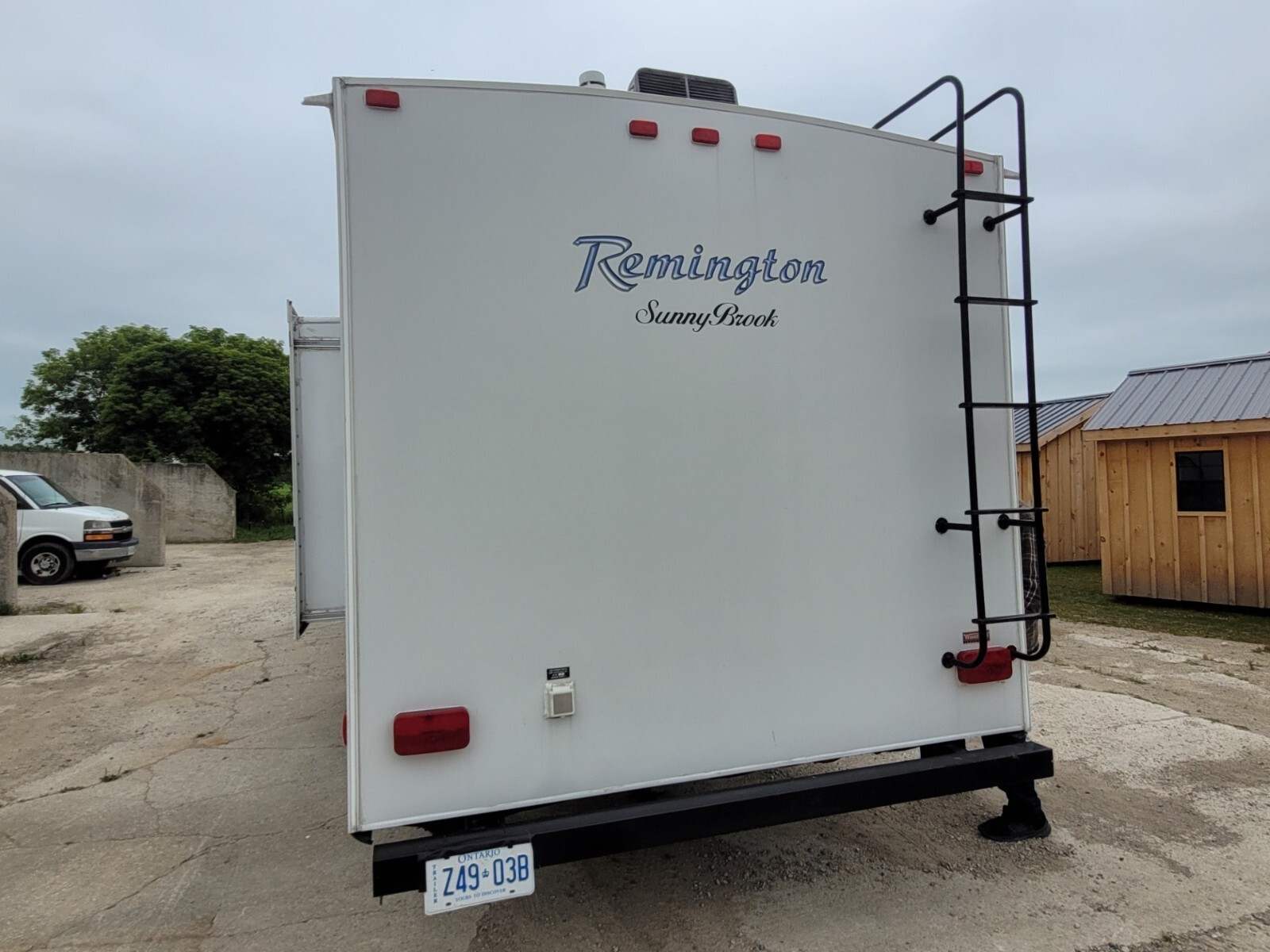 2013 Winnebego Remington SunnyBrook 2500FBS Travel Trailer