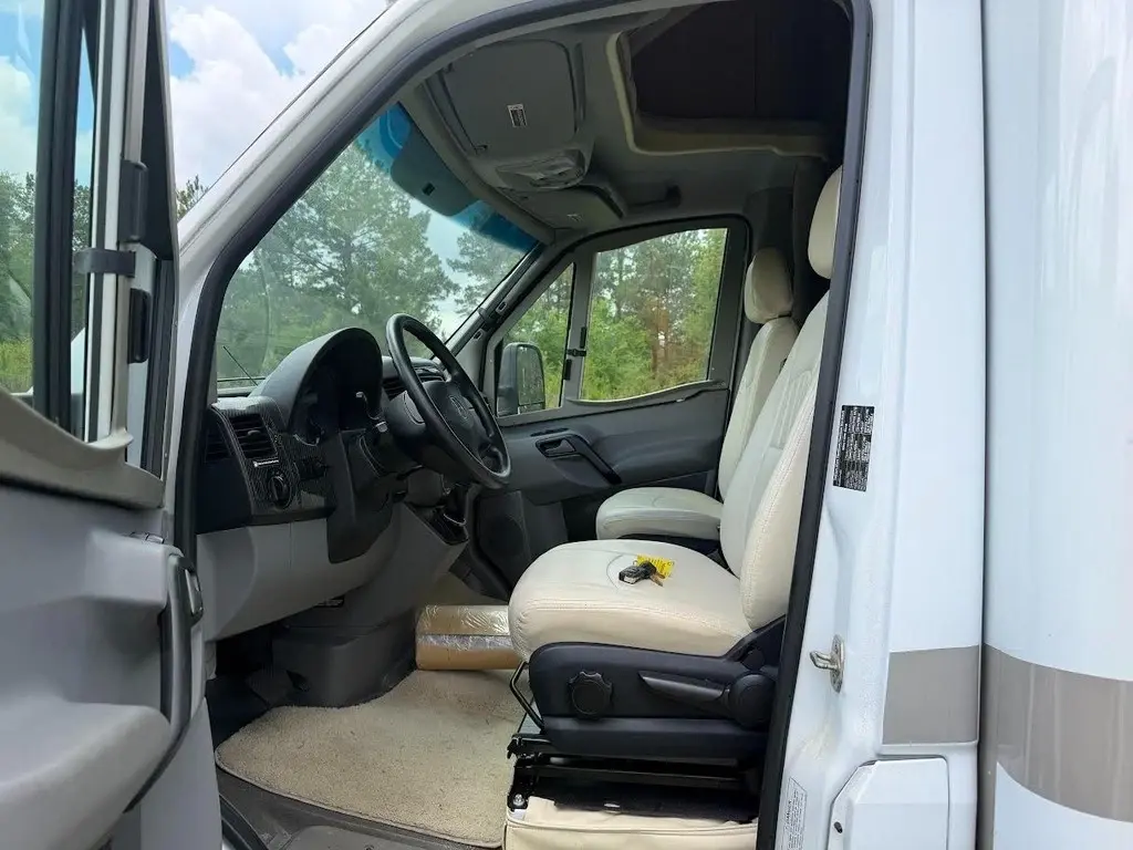 2014 Itasca Navion iQ Motorized Class C