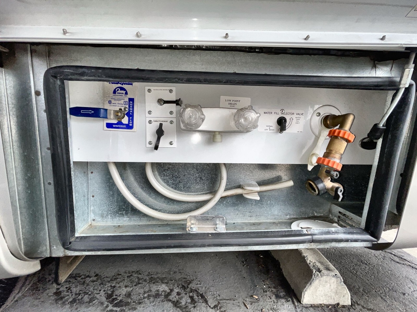 2015 Leisure Travel Vans Unity