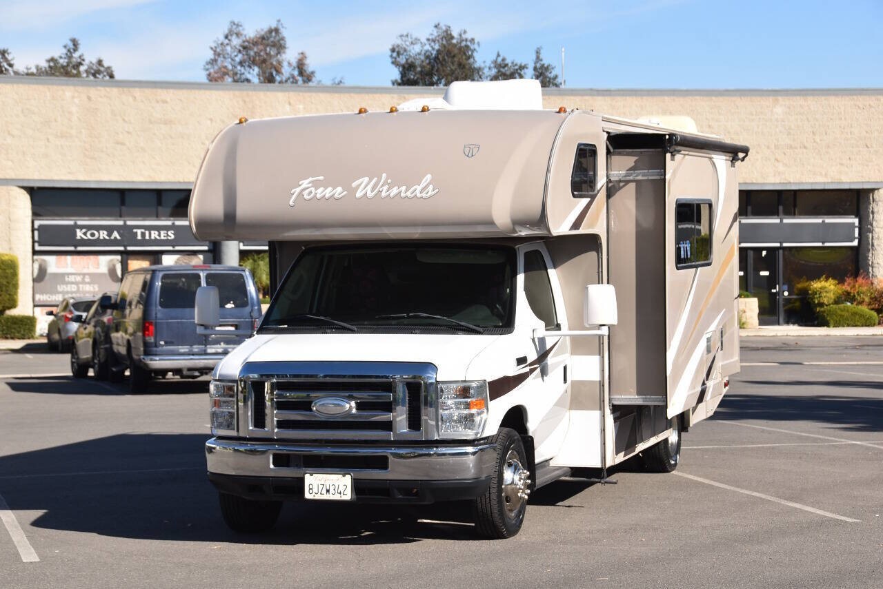 2015 Beige Thor Motor Coach Four Winds RVs & Campers