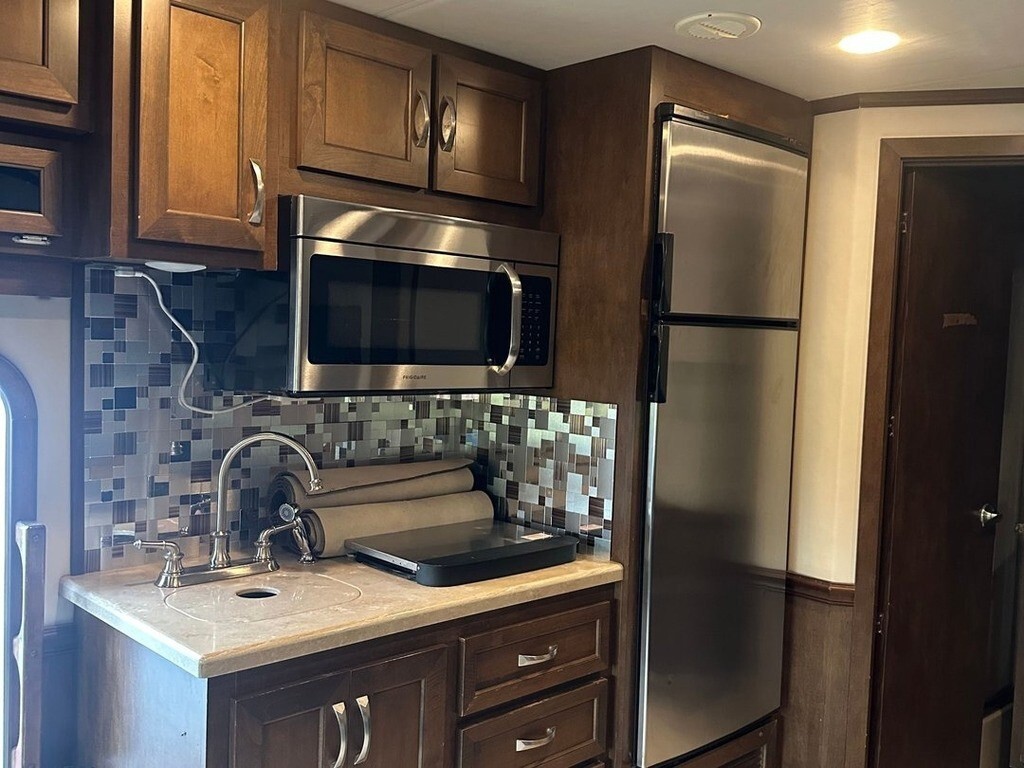 2016 Haulmark Edge Toterhome