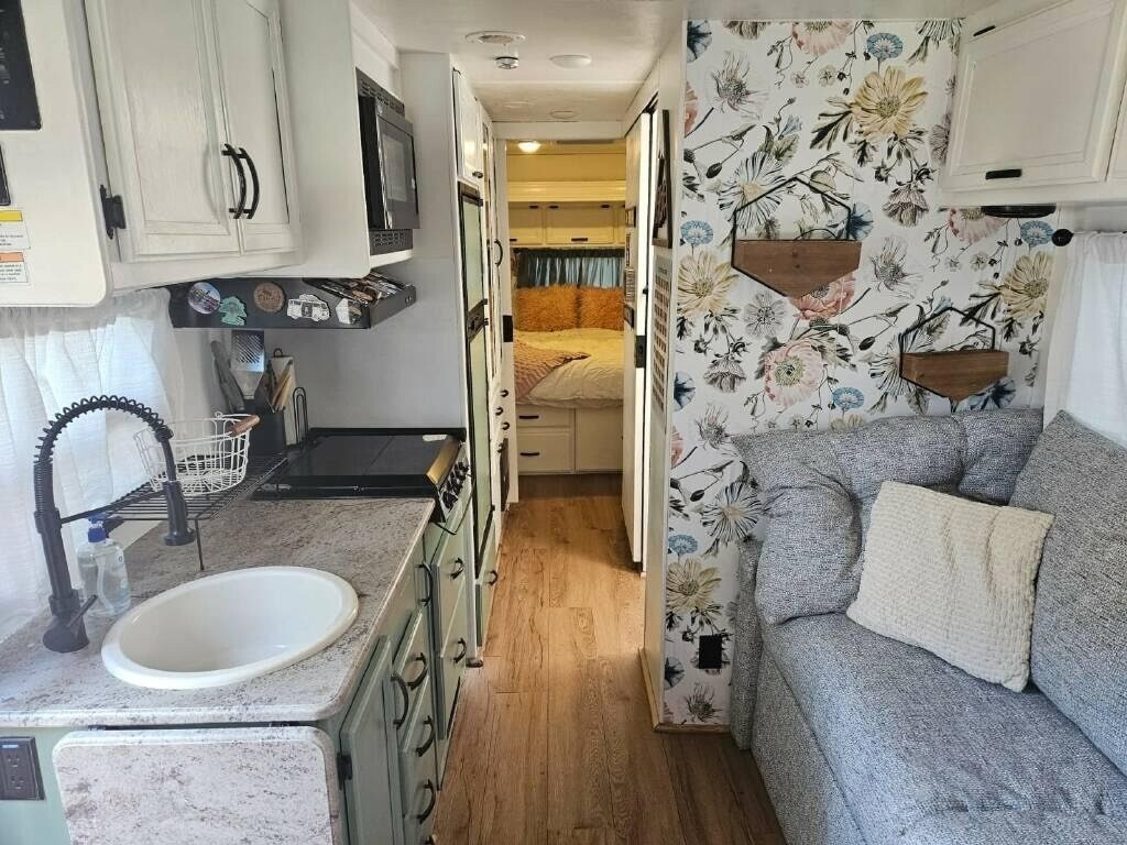 2017 Thor Motor Coach Axis RUV Motorized Class A