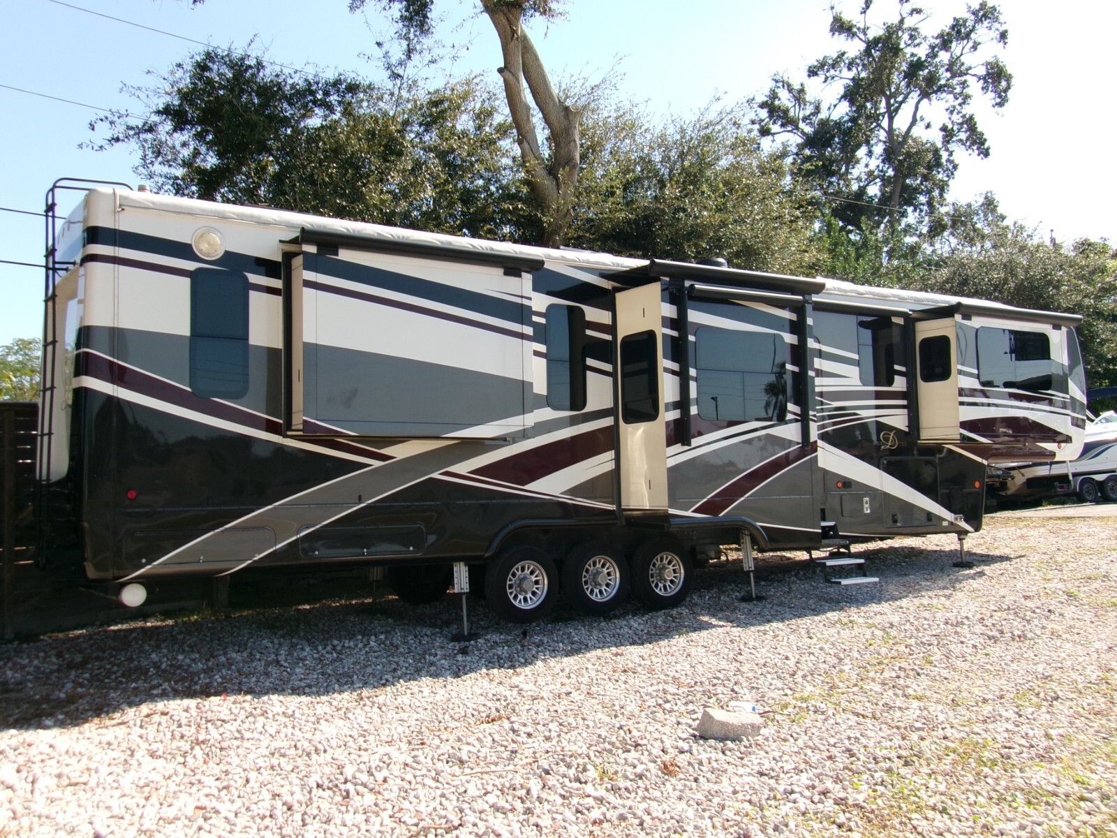 2018 DRV Luxury Suites Mobile Suites 44 NASHVILLE