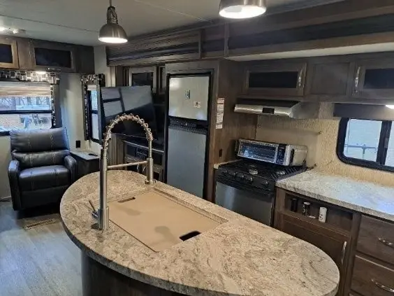 2018 Dutchmen Coleman Lantern Travel Trailer