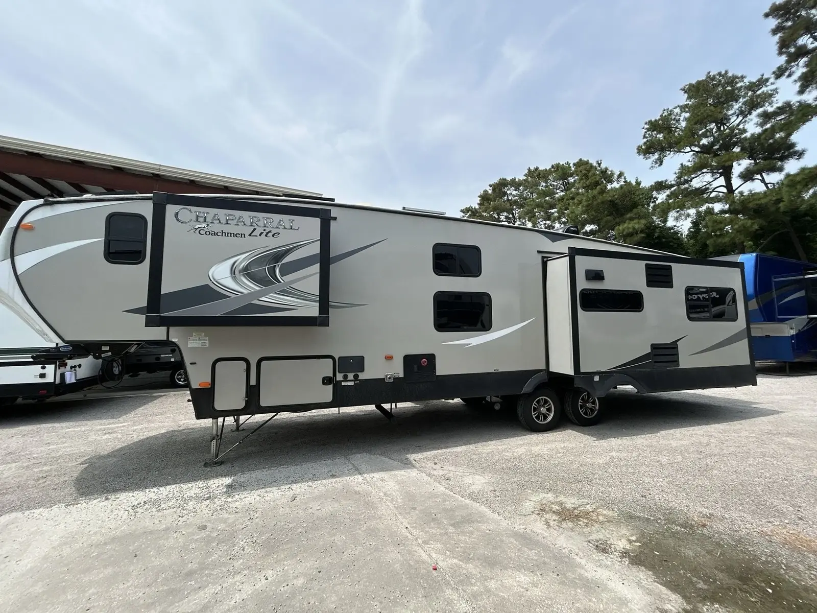 2019 Coachmen Chaparral Lite