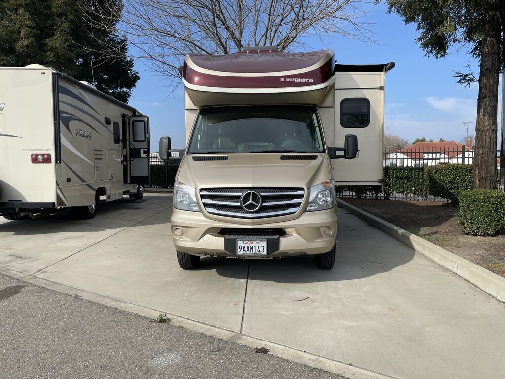 2019 Dynamax ISATA 3 SERIES