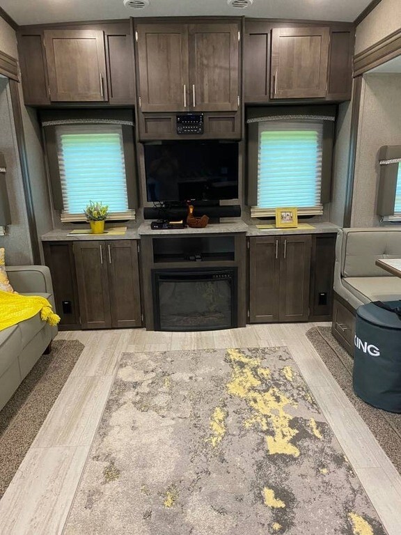 2019 Forest River Rockwood Ultra Lite FW Fifth Wheel