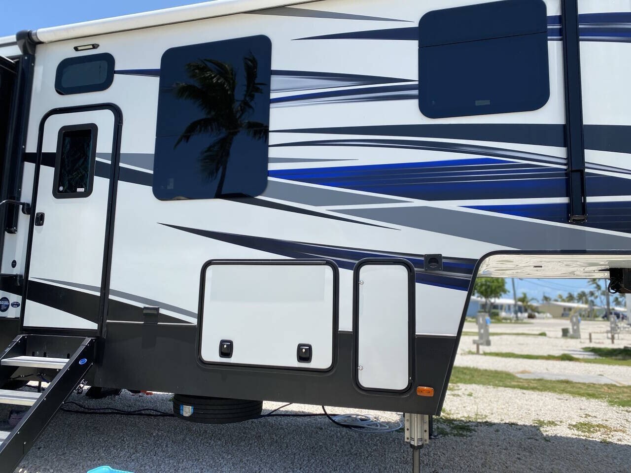 2019 White FUZION FUZION 419 RVs & Campers
