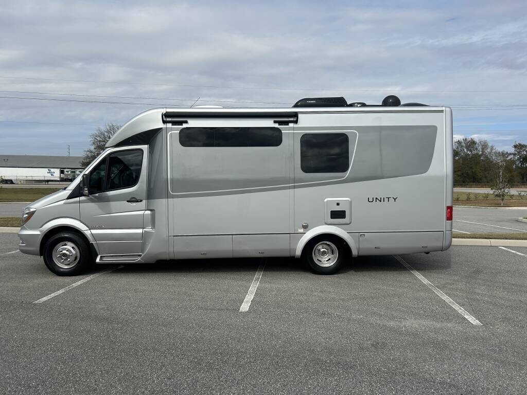 2019 Leisure Travel UNITY U24MB