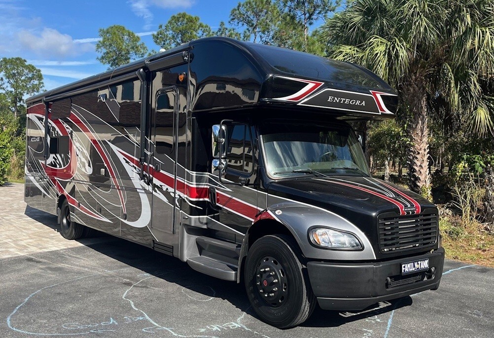 2020 Entegra ACCOLADE 37L SUPER C