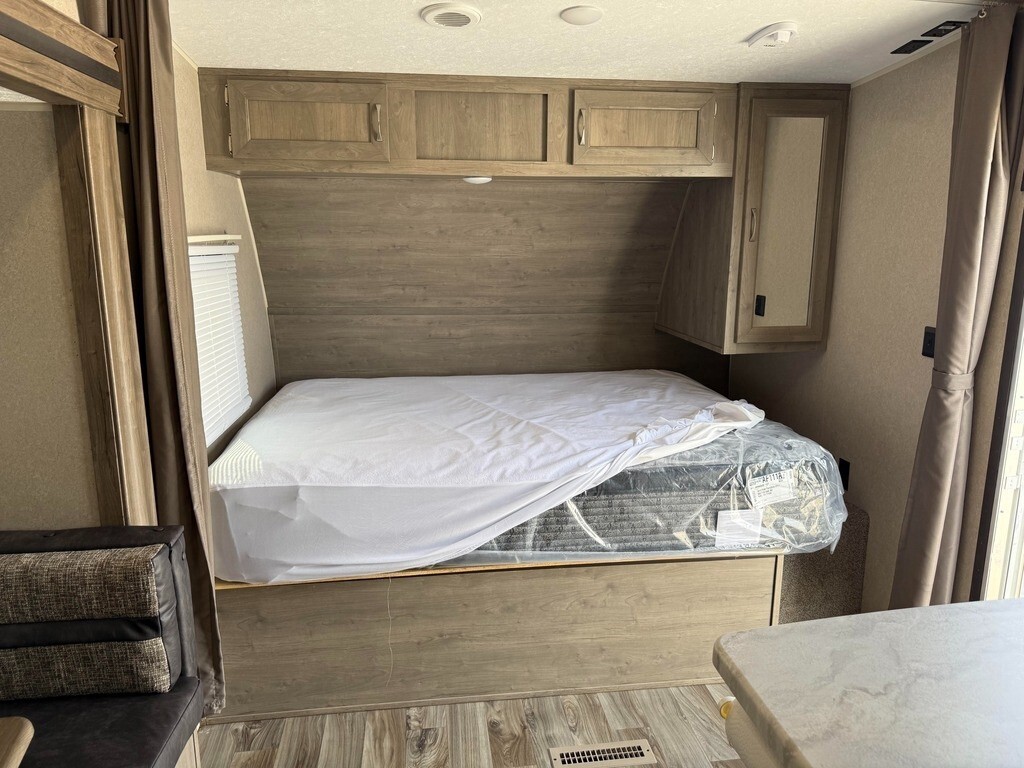 2020 Palomino Puma XLE Lite Toy Hauler