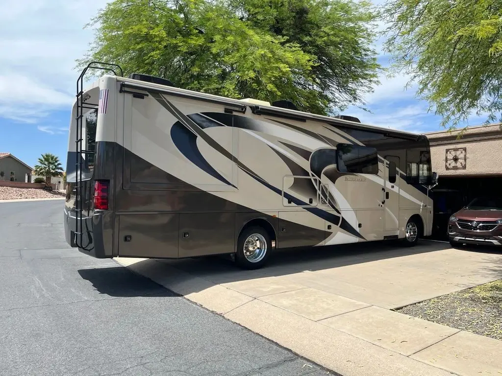 2020 Thor Motor Coach Miramar Class A Motorhome