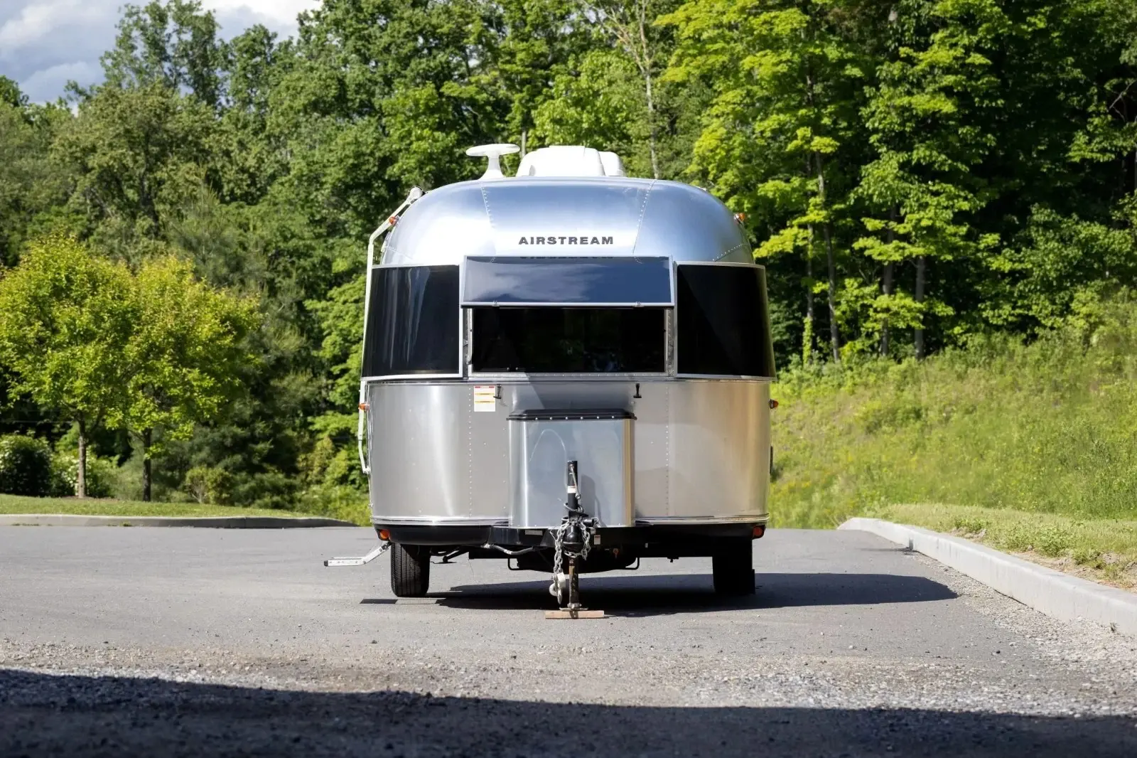2021 Airstream Bambi 16' - Queen Bed & Zip Dee Awning