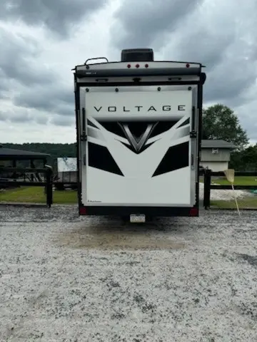 2021 Dutchmen Voltage Toy Hauler