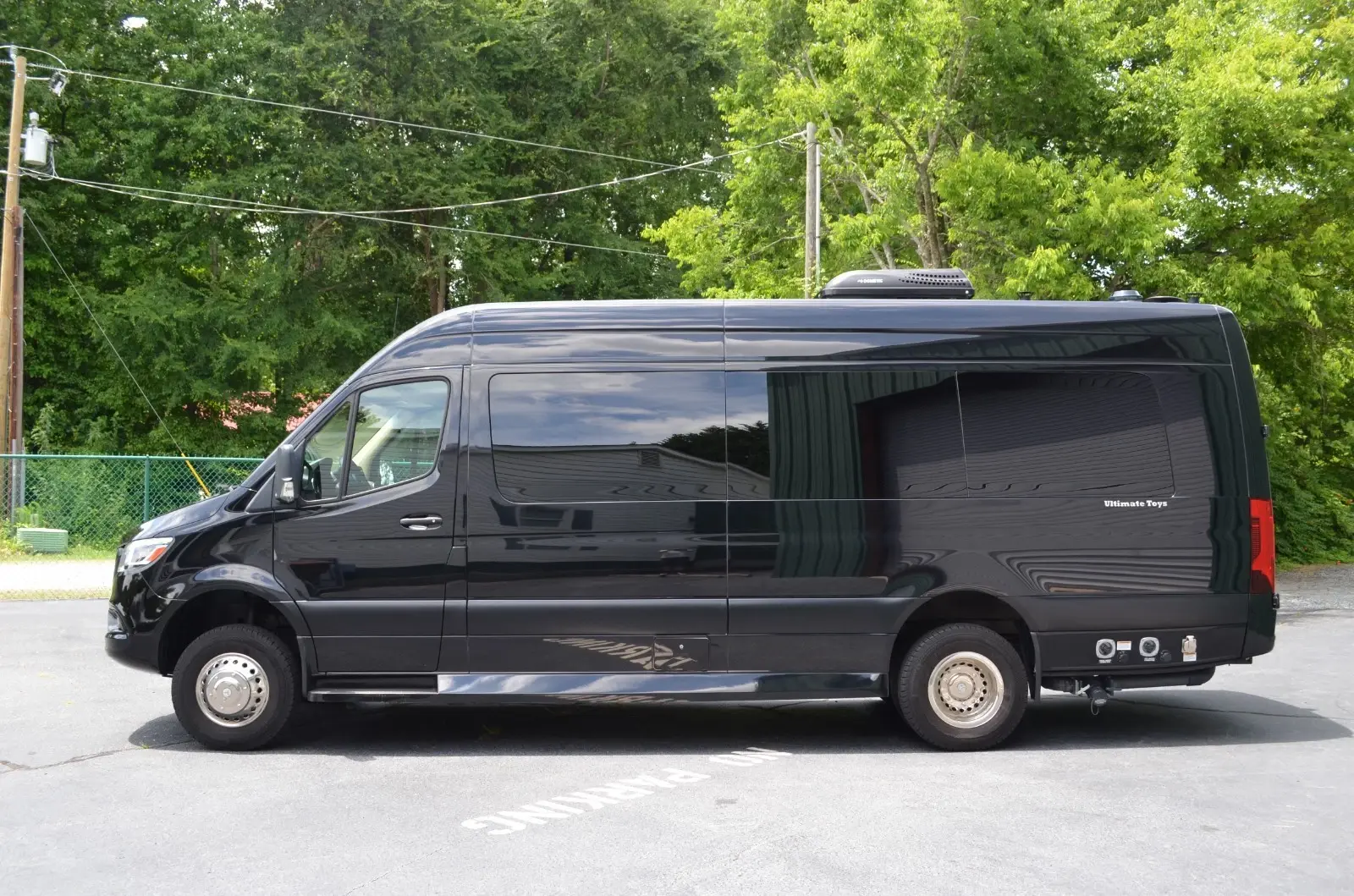 2021 Mercedes 3500 Custom Sprinter Motorized Class B