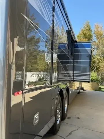 2022 Tiffin Motorhomes Zephyr Motorized Class A