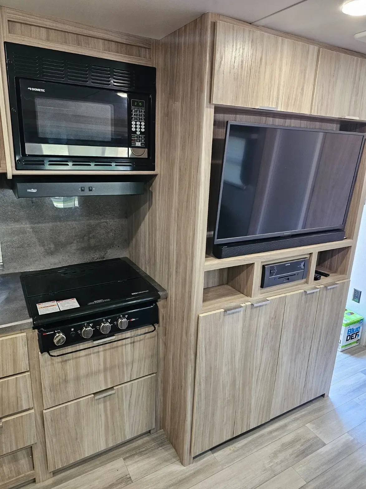 2022 Winnebago 2301 BHS Travel Trailer