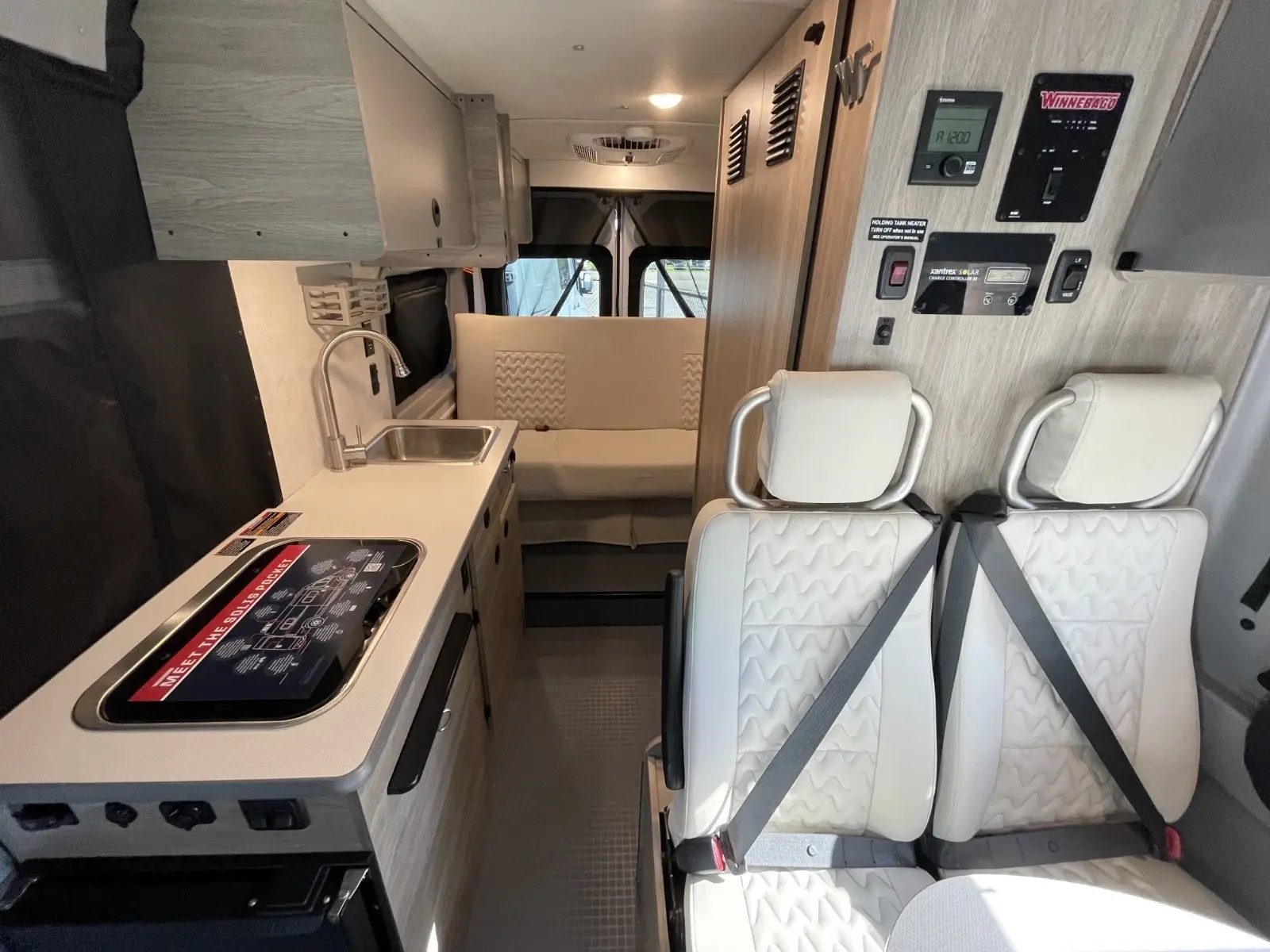 2022 Winnebago 59p