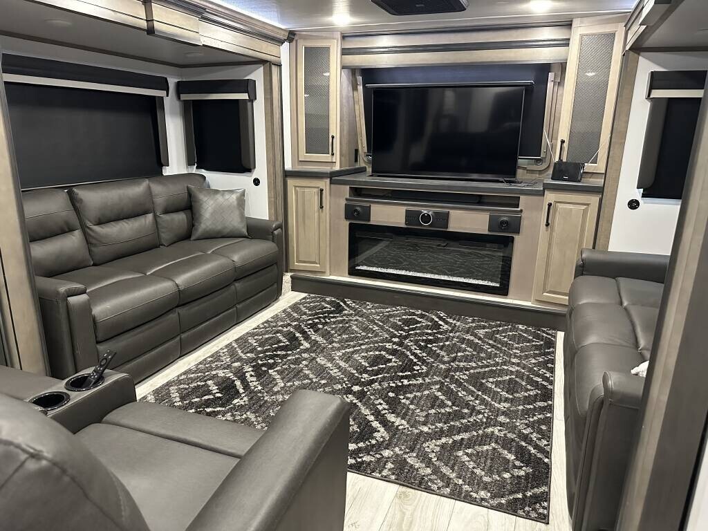 2024 Keystone Montana 3761FL