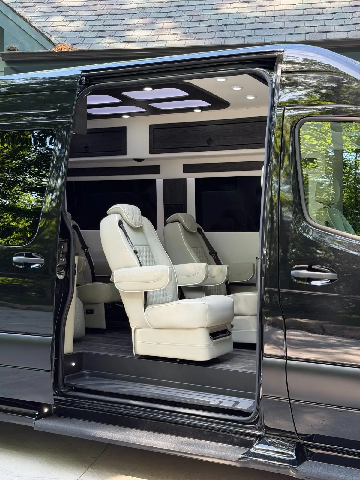 2026 Mercedes-Benz vDrive 10OB Luxury Transport