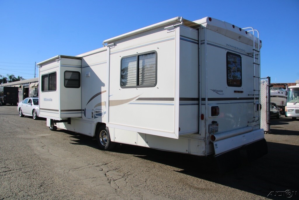 2004 Winnebago Minnie RV Motorized Class C