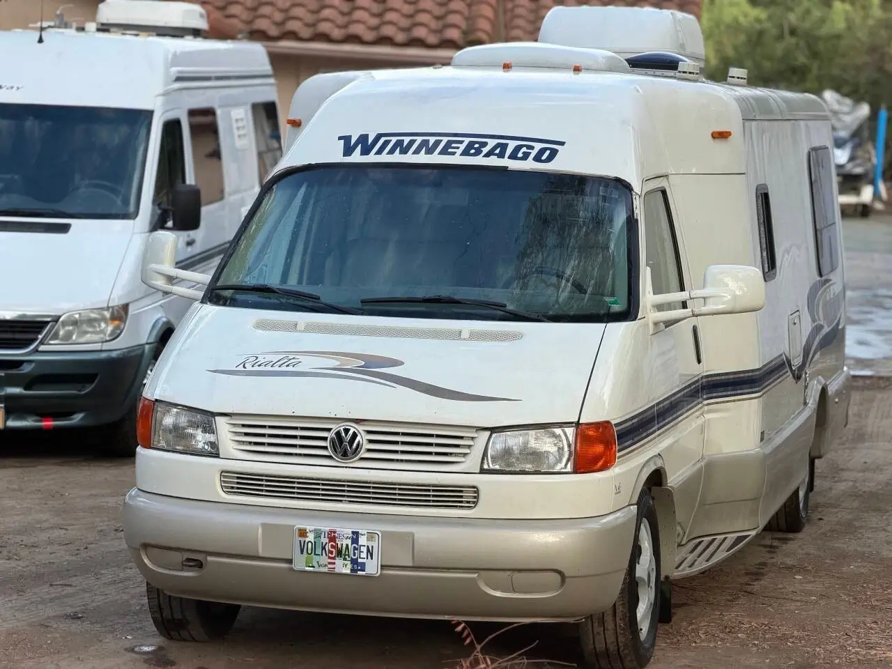 2004 Winnebago Rialta Camper