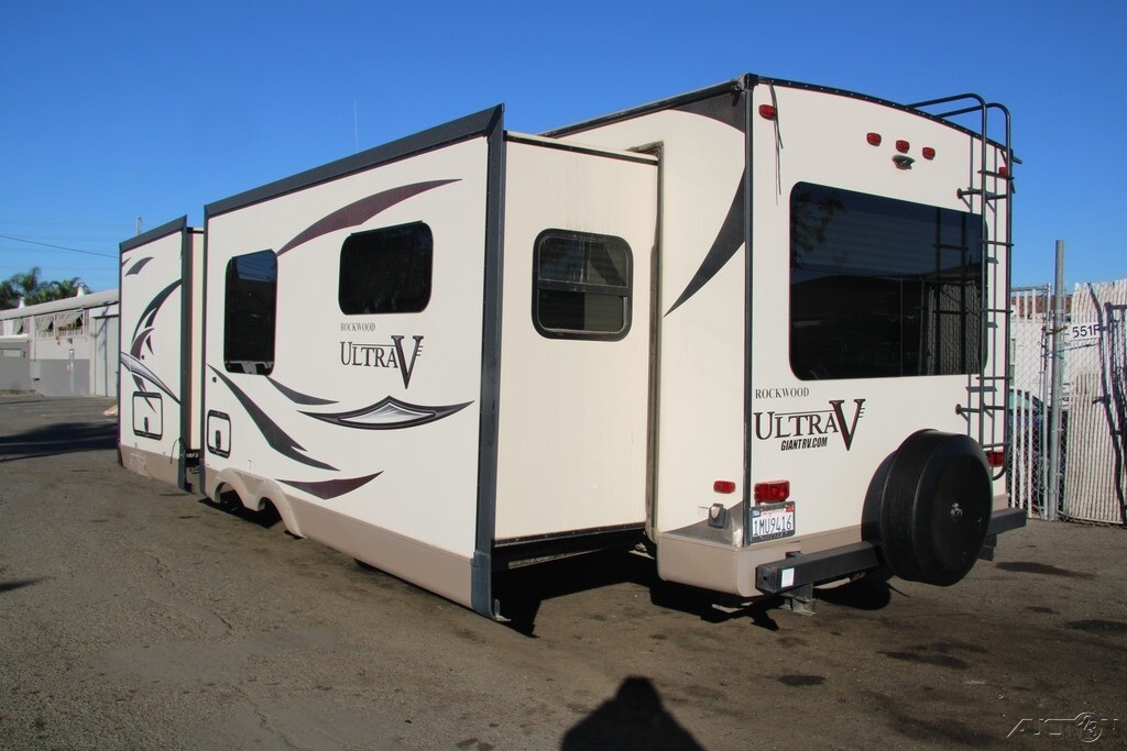 2018 Forest River Rockwood ultra V Travel Trailer Travel Trailer