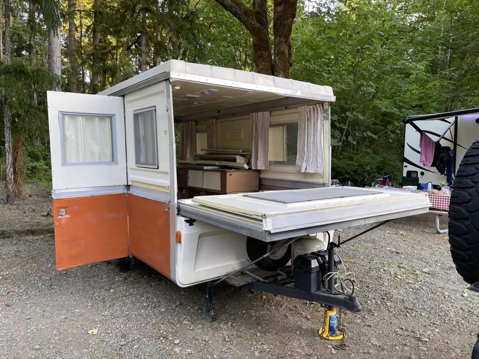 1975 Apache Hard Sided Pop Up