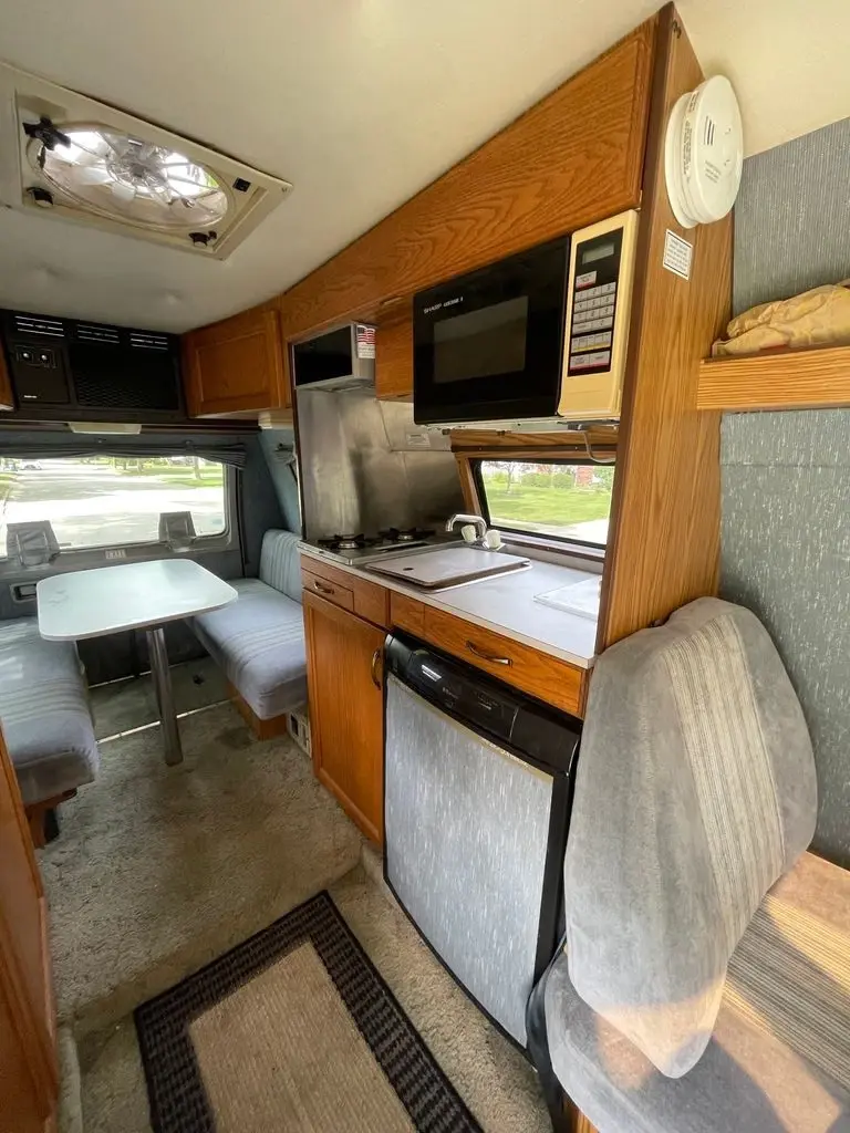 1989 Roadtrek Versatile 190 Class B Motorhome