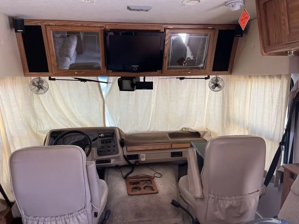 2000 National RV Dolphin Class A Motorhome